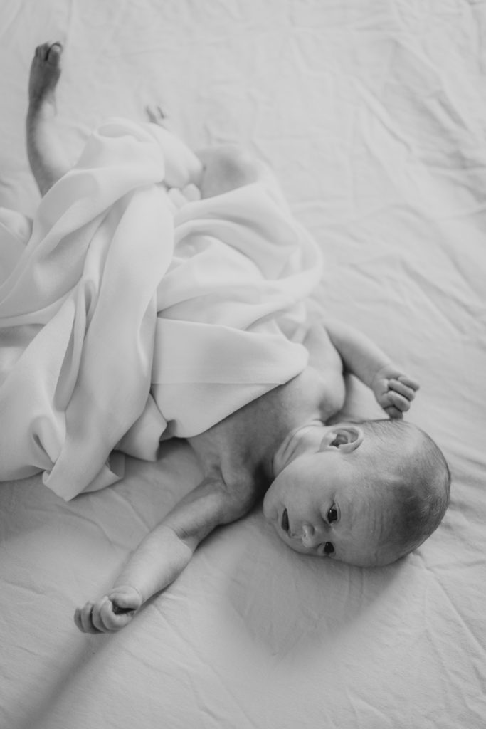 Baby fotoshoot zwart wit