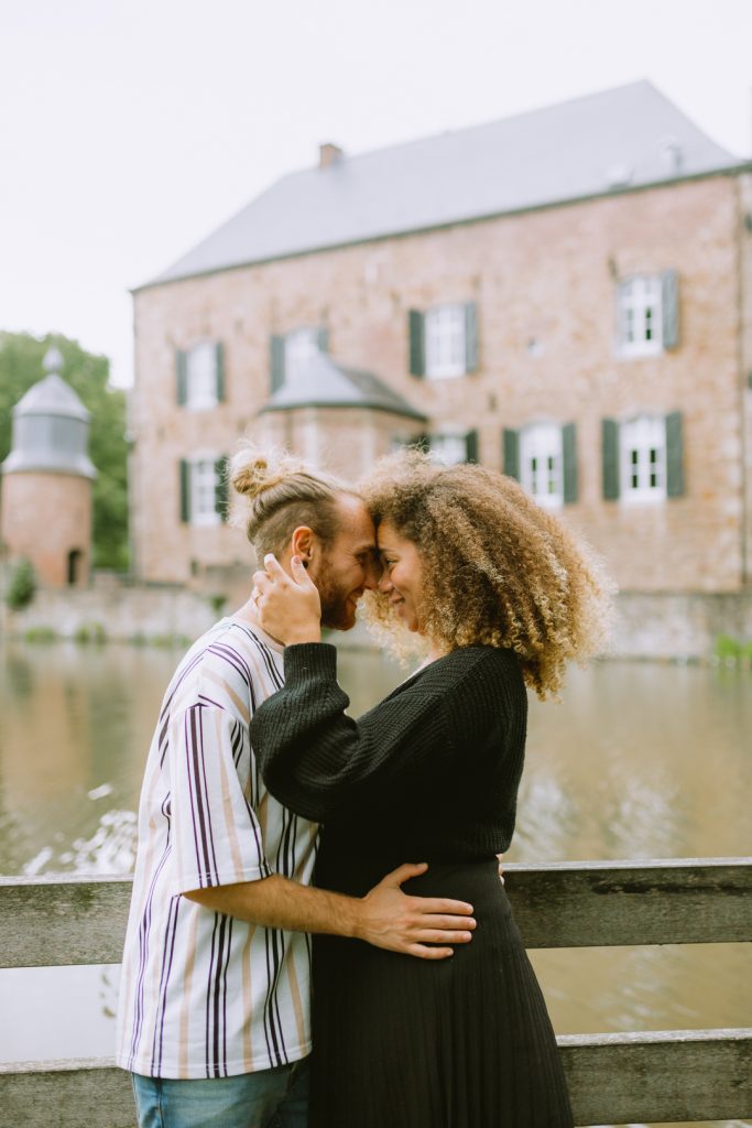 Transgender man met zijn vrouw koppel fotoshoot limburg